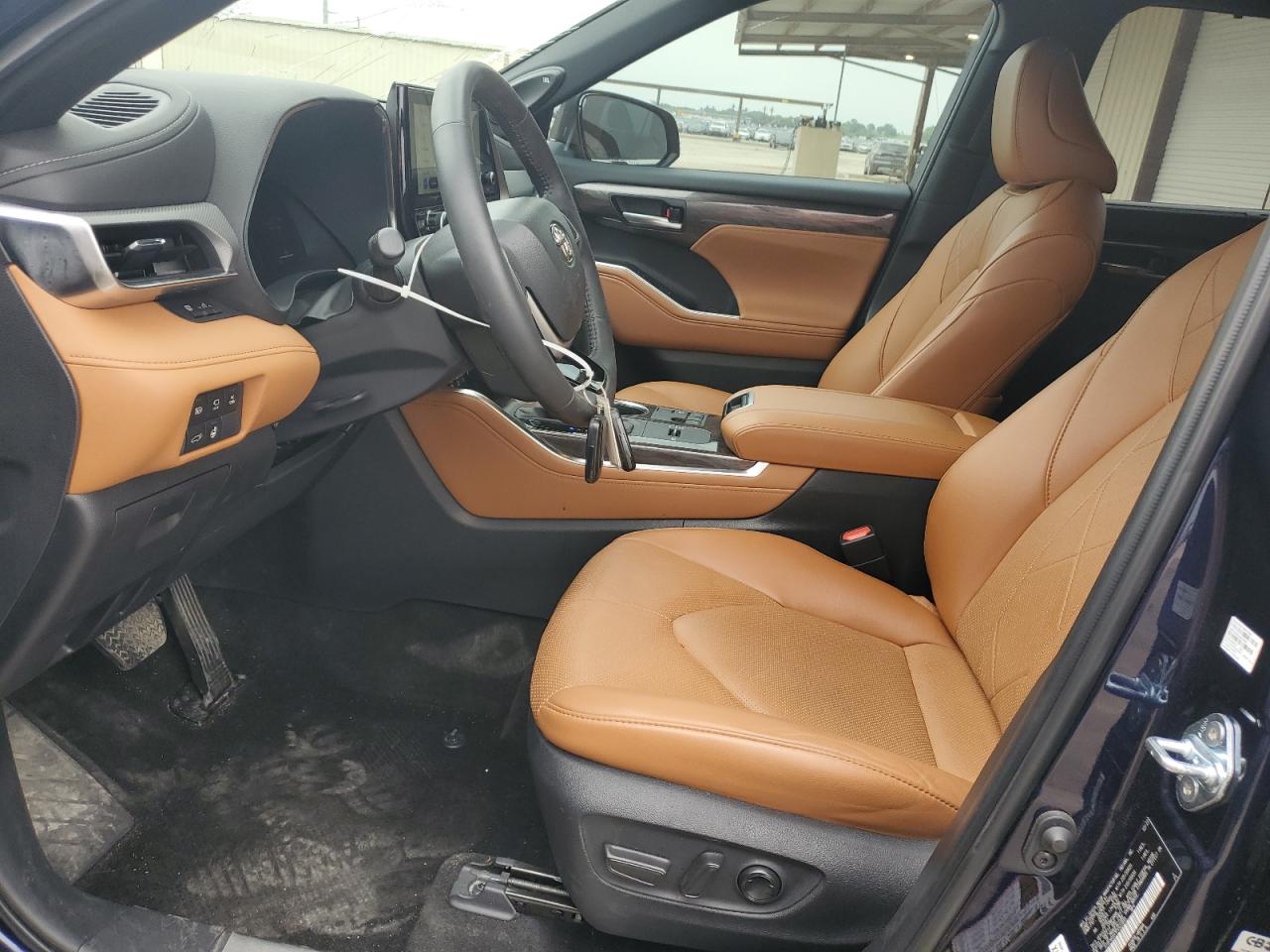 Toyota Highlander Hybrid Platinum Image 5