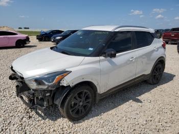  Salvage Nissan Kicks