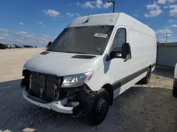  Salvage Mercedes-Benz Sprinter