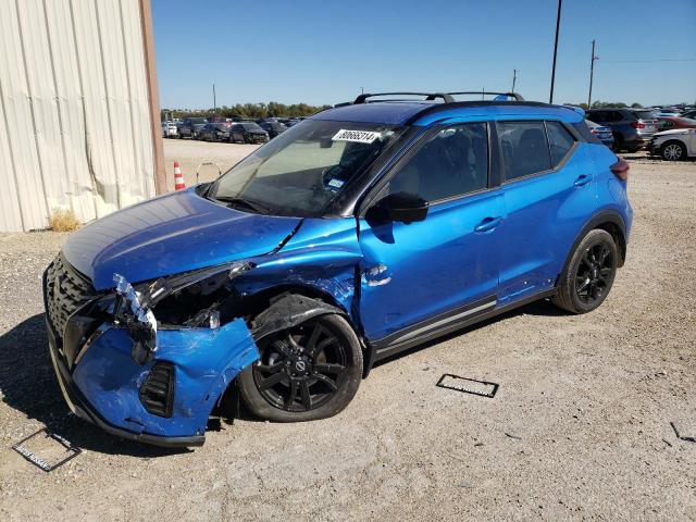  Salvage Nissan Kicks