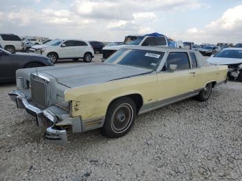  Salvage Lincoln Towncar