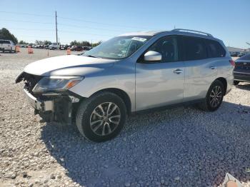  Salvage Nissan Pathfinder