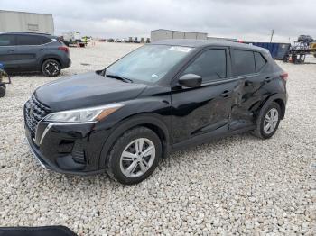  Salvage Nissan Kicks