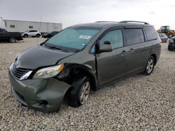  Salvage Toyota Sienna