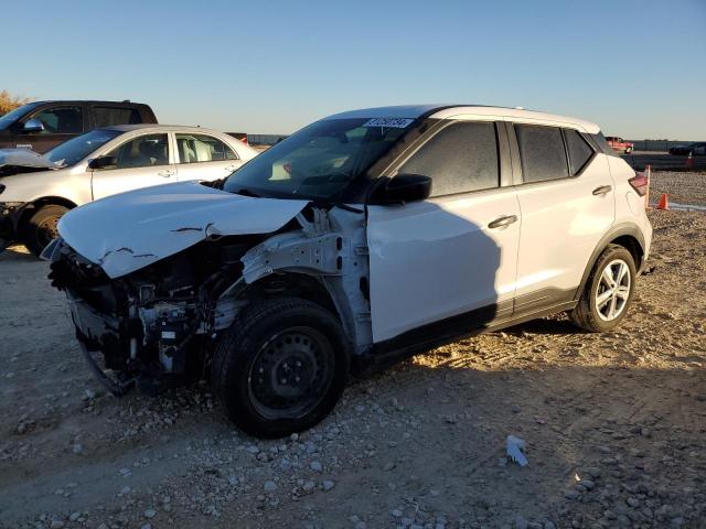  Salvage Nissan Kicks