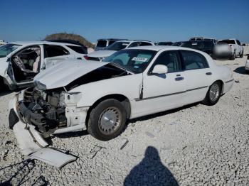  Salvage Lincoln Towncar