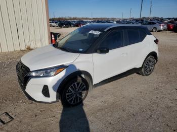  Salvage Nissan Kicks