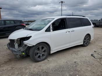  Salvage Toyota Sienna