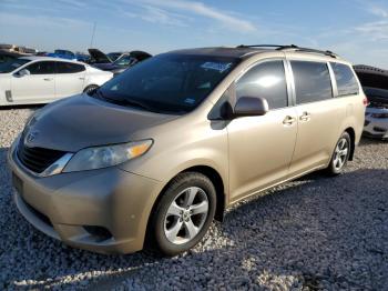  Salvage Toyota Sienna