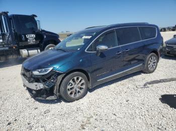  Salvage Chrysler Pacifica