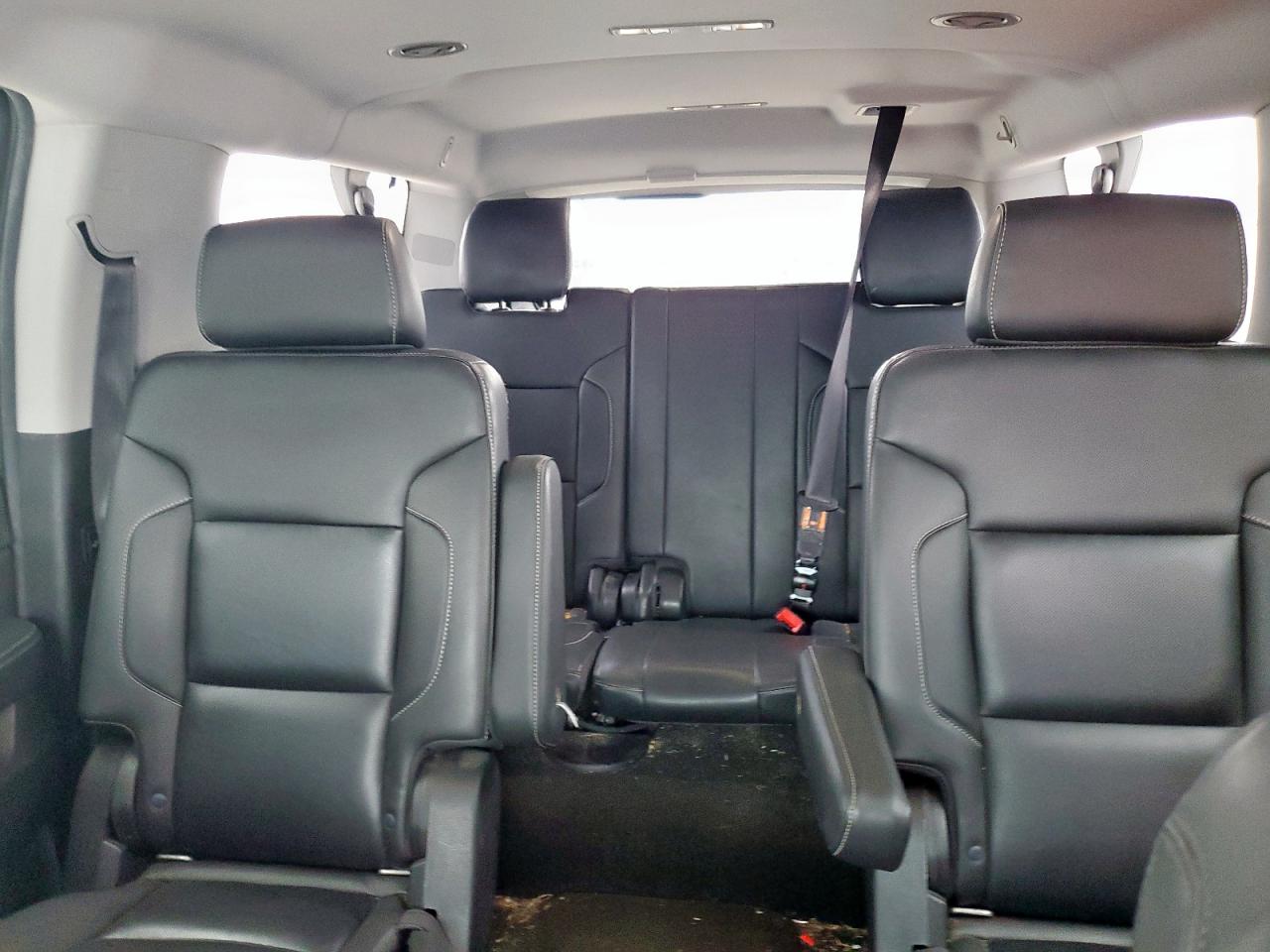 Chevrolet Suburban C1500 Premier Image 13