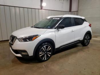  Salvage Nissan Kicks