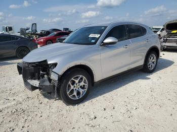  Salvage Alfa Romeo Stelvio