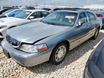  Salvage Lincoln Towncar
