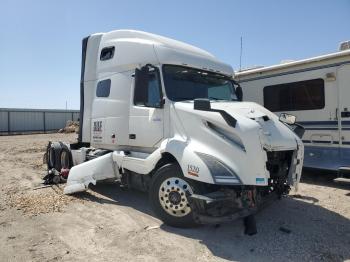  Salvage Volvo Vn