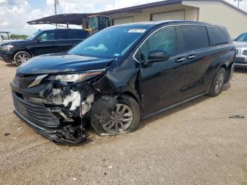  Salvage Toyota Sienna