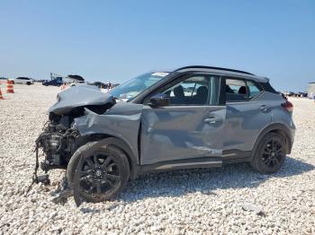  Salvage Nissan Kicks