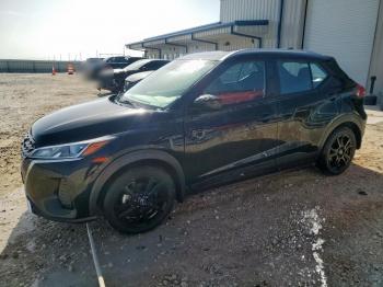  Salvage Nissan Kicks