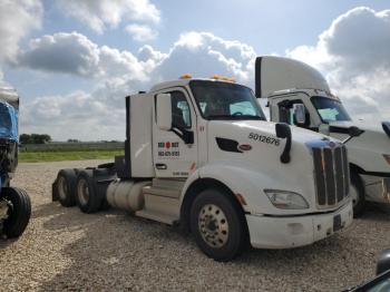  Salvage Peterbilt 579