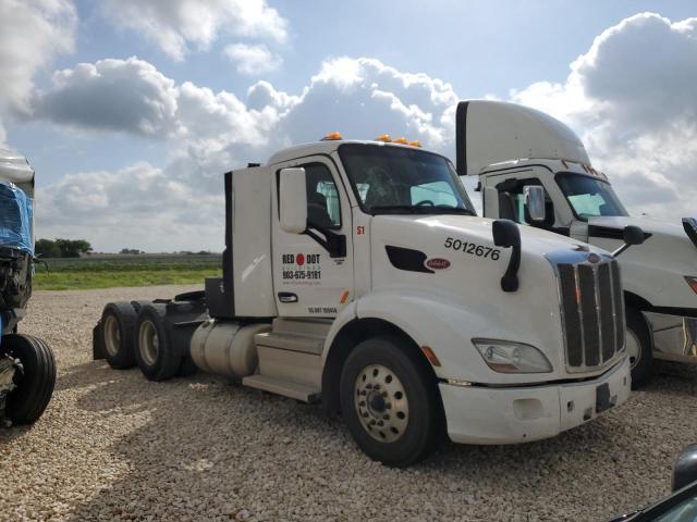  Salvage Peterbilt 579