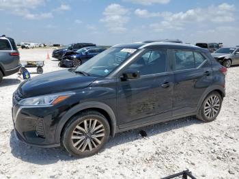  Salvage Nissan Kicks