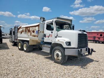  Salvage Freightliner 108sd