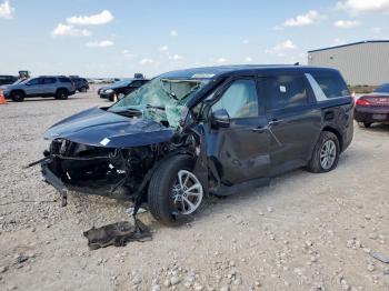  Salvage Kia Carnival