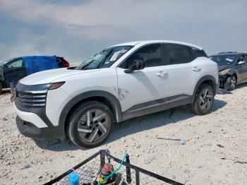  Salvage Nissan Kicks