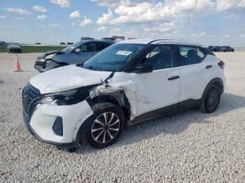  Salvage Nissan Kicks