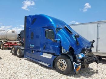  Salvage Freightliner Cascadia 1