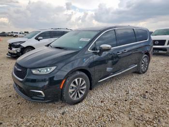  Salvage Chrysler Pacifica