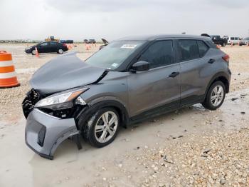  Salvage Nissan Kicks