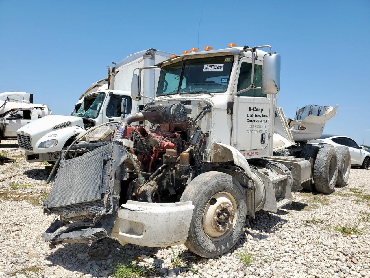 Peterbilt 384 Image 3