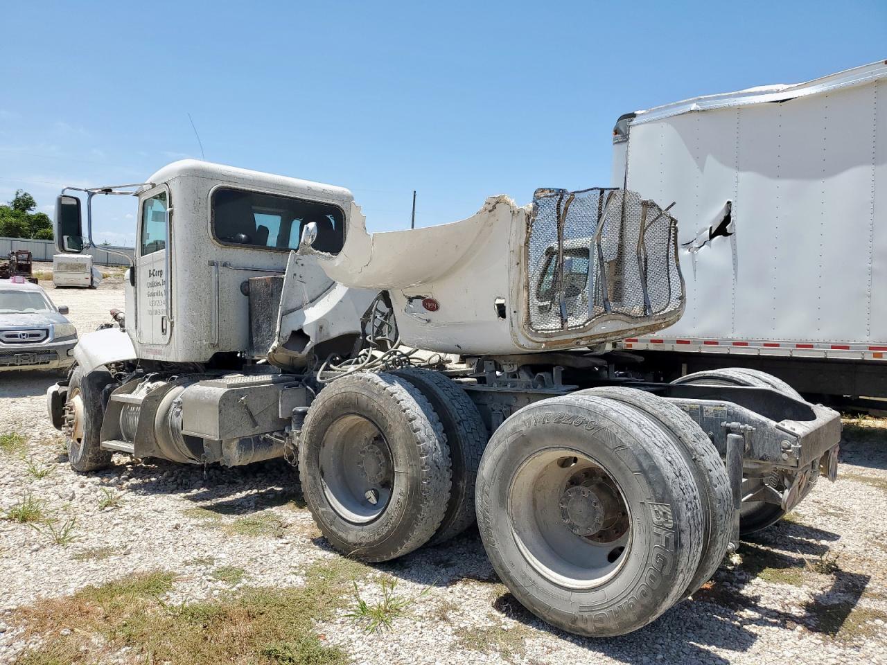 Peterbilt 384 Image 2