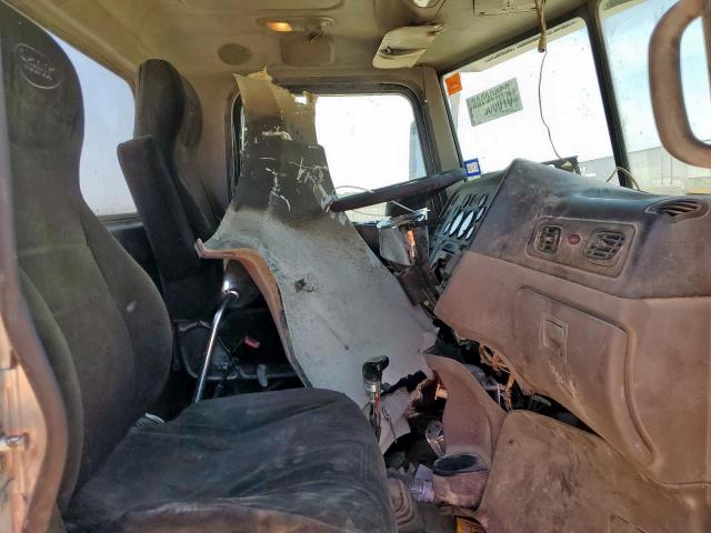 Peterbilt 384 Image 9