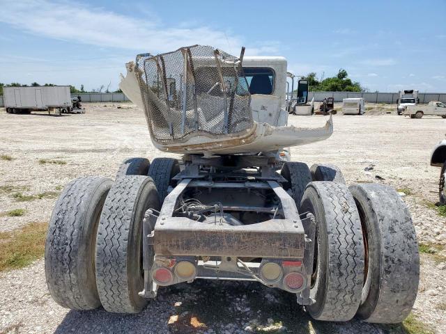 Peterbilt 384 Image 5