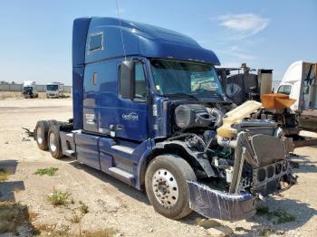  Salvage Volvo Vnl