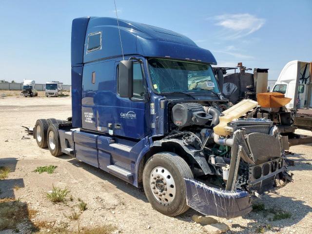  Salvage Volvo Vnl