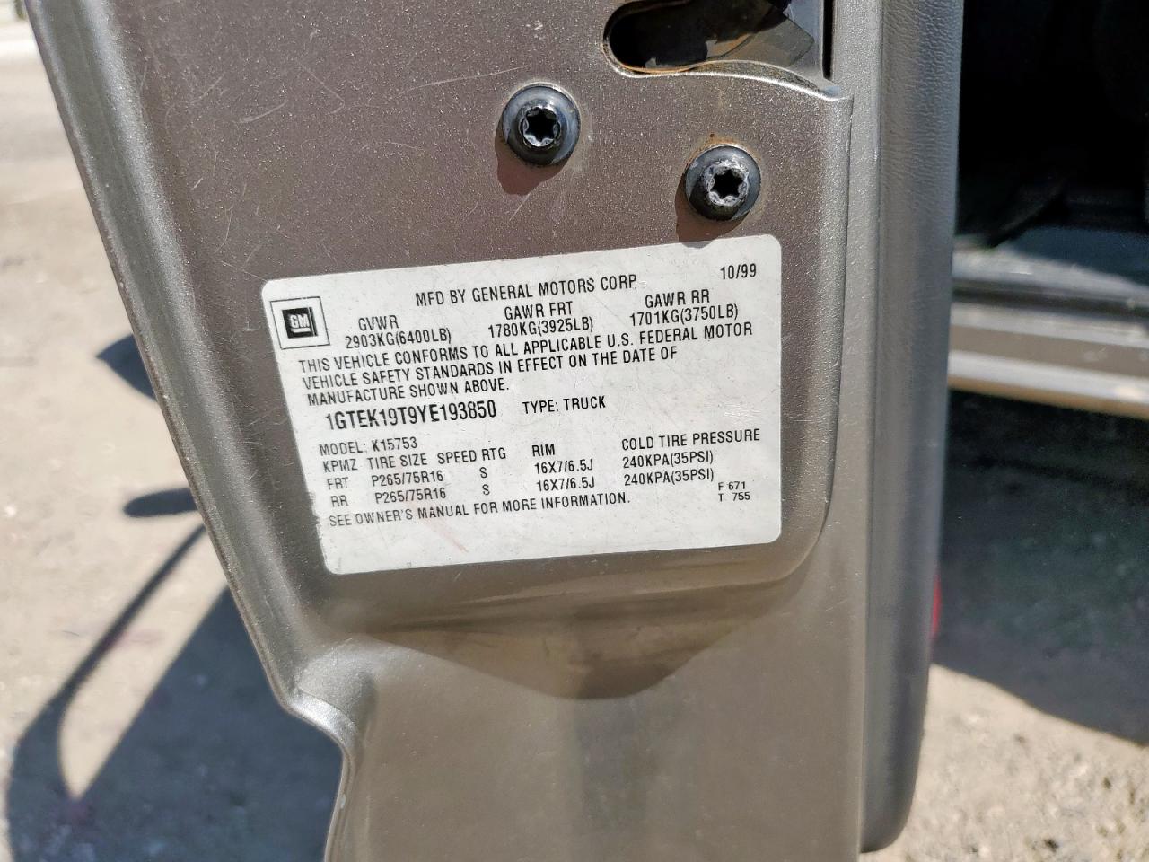 GMC Sierra K1500 Image 8