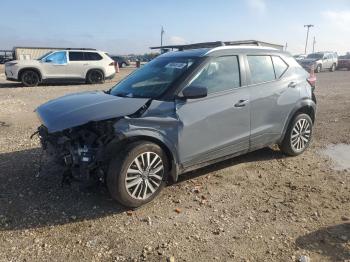  Salvage Nissan Kicks
