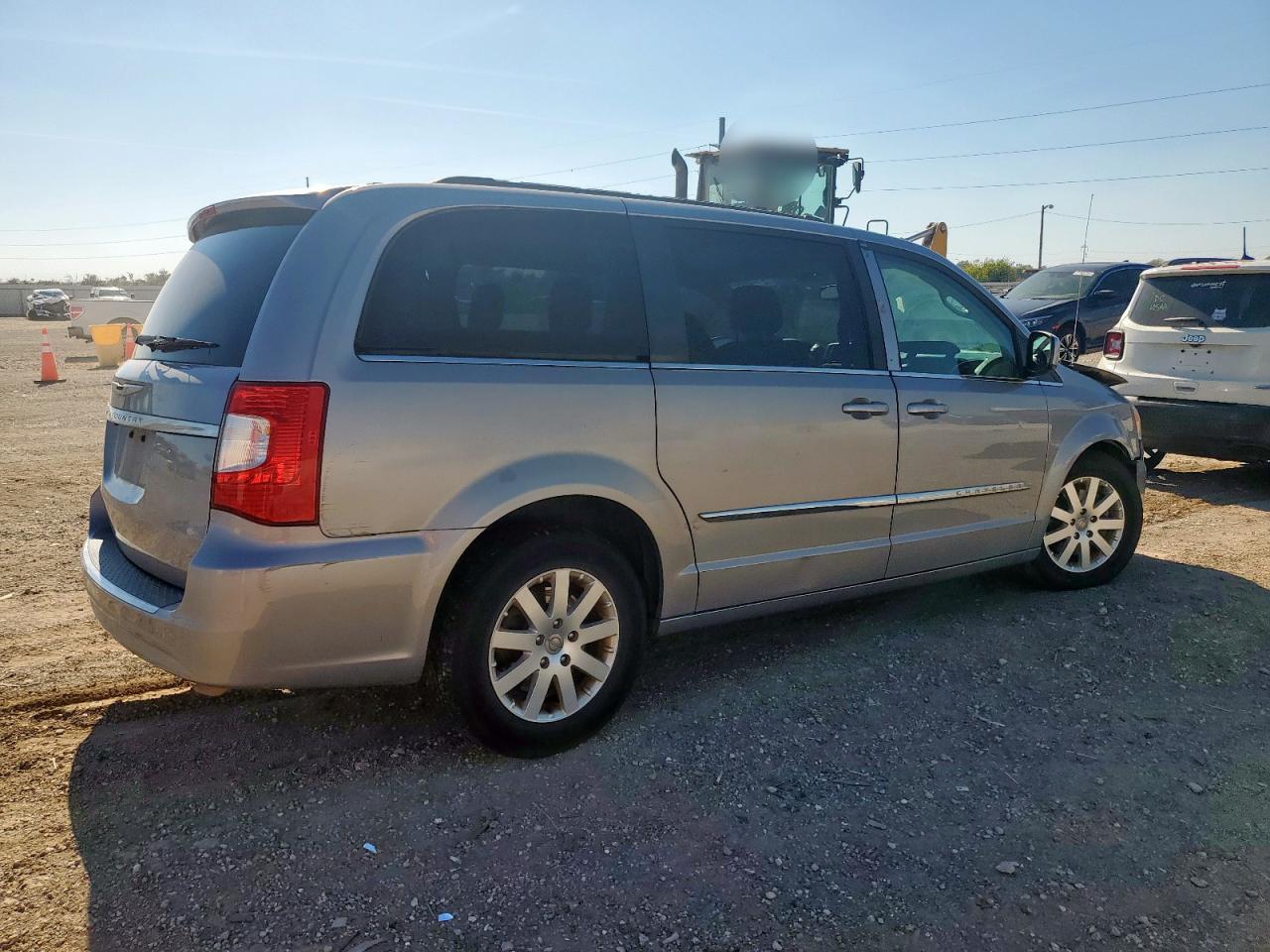 Chrysler Minivan Touring Image 9