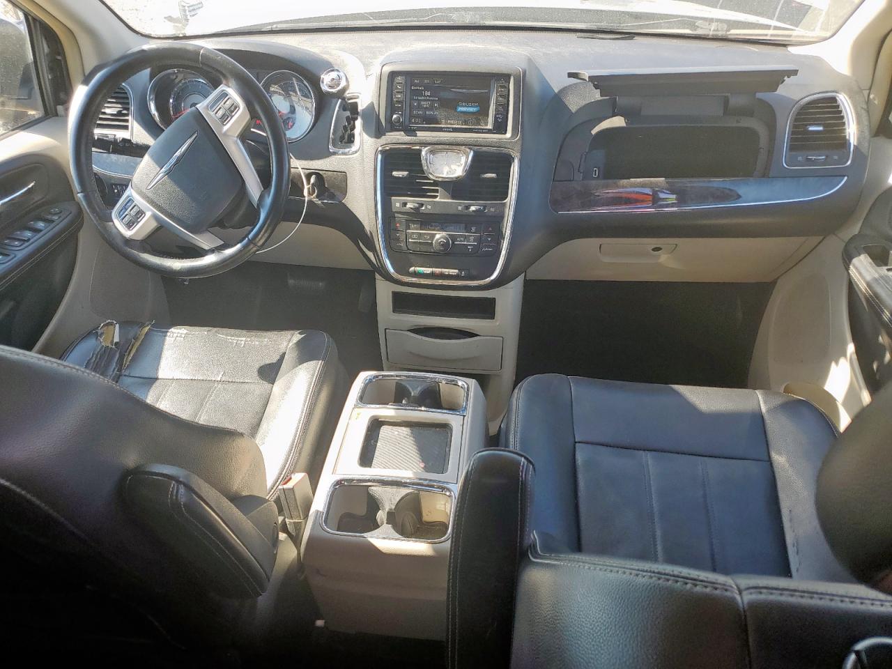 Chrysler Minivan Touring Image 6