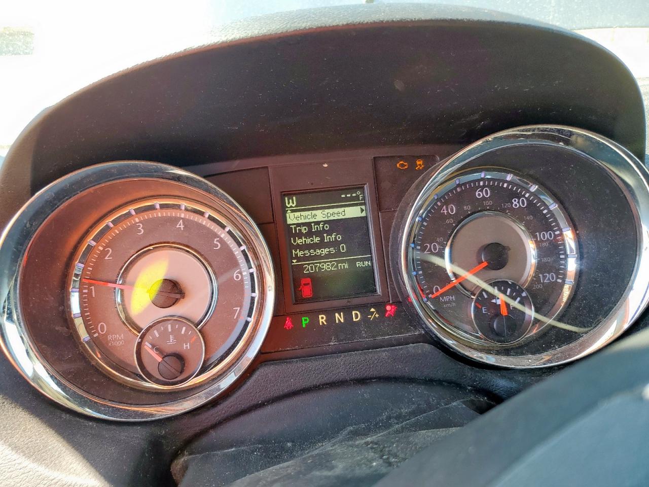 Chrysler Minivan Touring Image 10