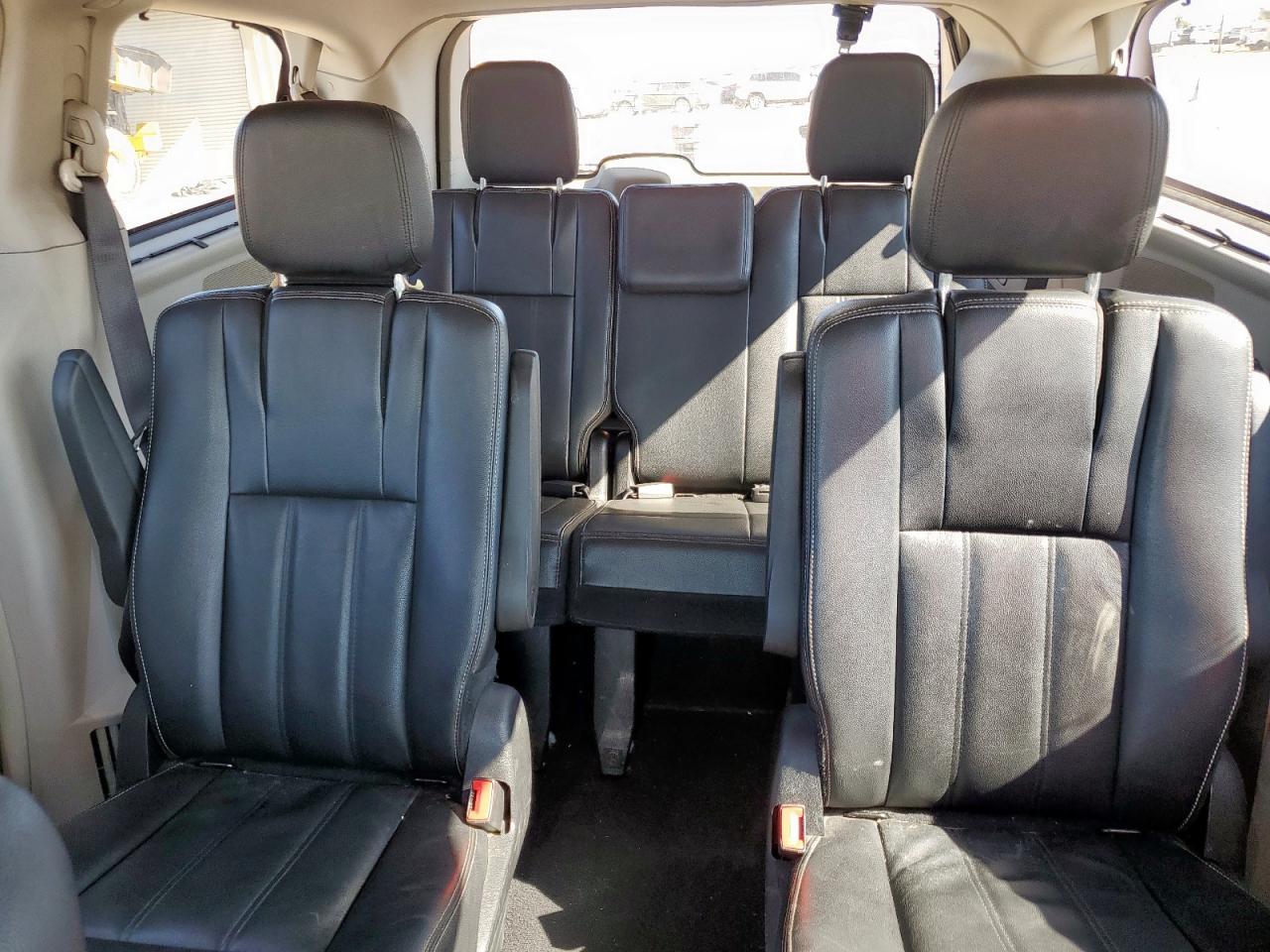 Chrysler Minivan Touring Image 3