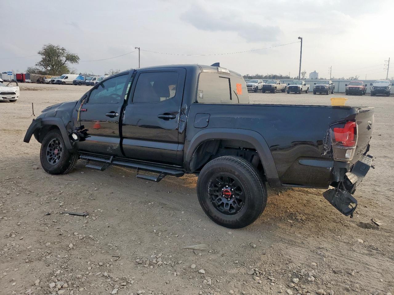 Toyota Tacoma Double Cab Image 2
