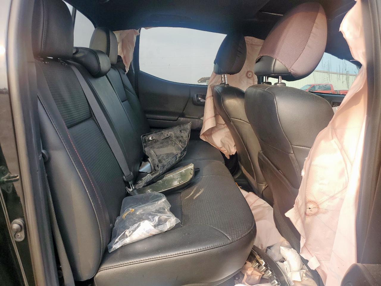 Toyota Tacoma Double Cab Image 12