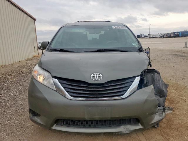 Toyota Sienna Le Image 3
