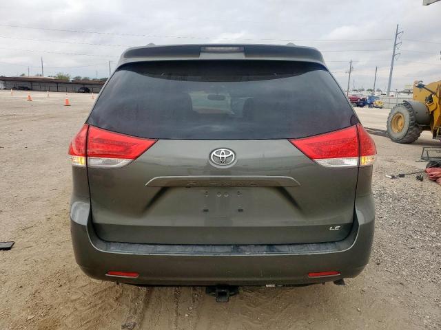 Toyota Sienna Le Image 4