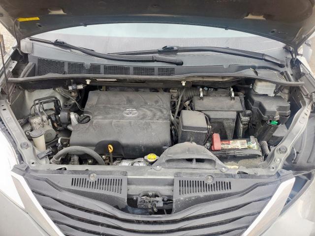 Toyota Sienna Le Image 13