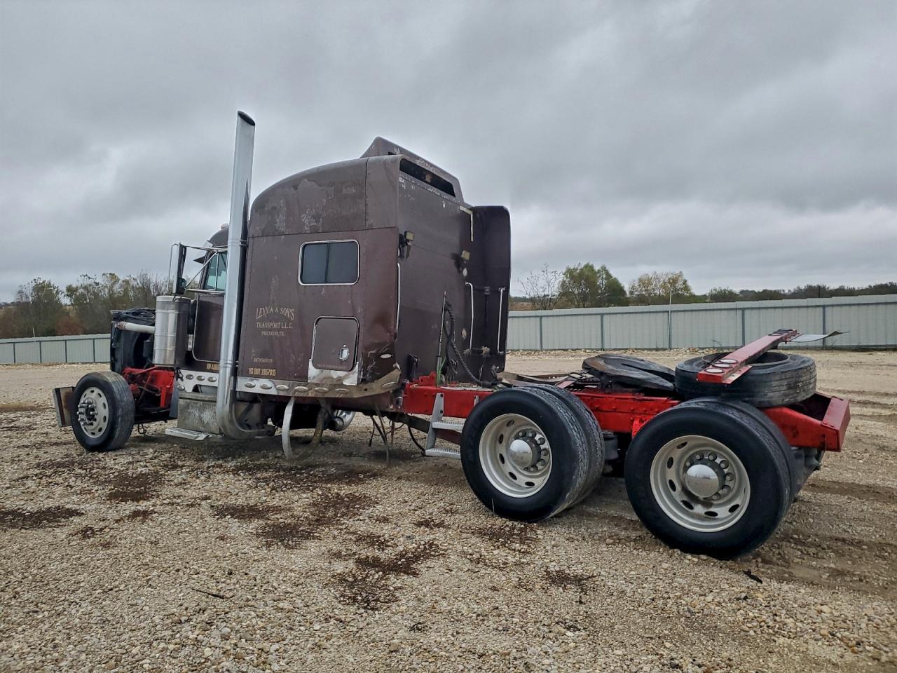 Peterbilt 379 Image 10